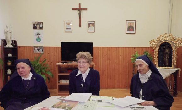 DOMBÓVÁR ELISMERT KÖZÖSSÉGE DÍJAT KAPTAK AZ ORSOLYITA NŐVÉREK